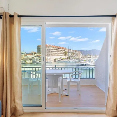 Fuer 4 Personen Ca 50 Qm In Empuriabrava, Costa Brava Golf De Roses Apartment